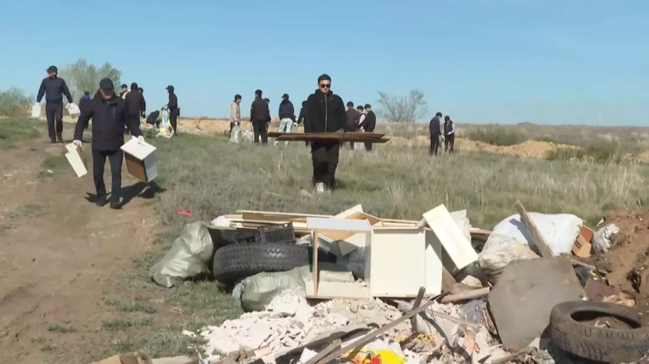Стихийную свалку возле будущего стадиона ликвидировали в Актобе