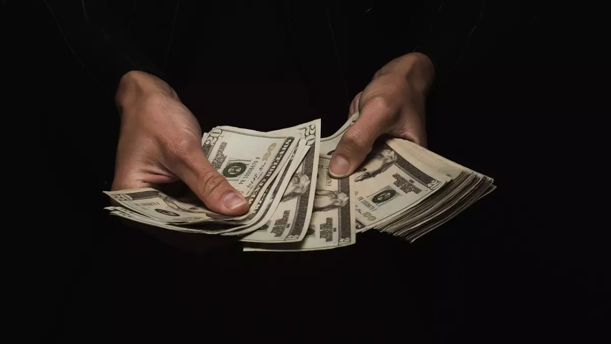 Аферист из Астаны завладел деньгами 17 паломников 