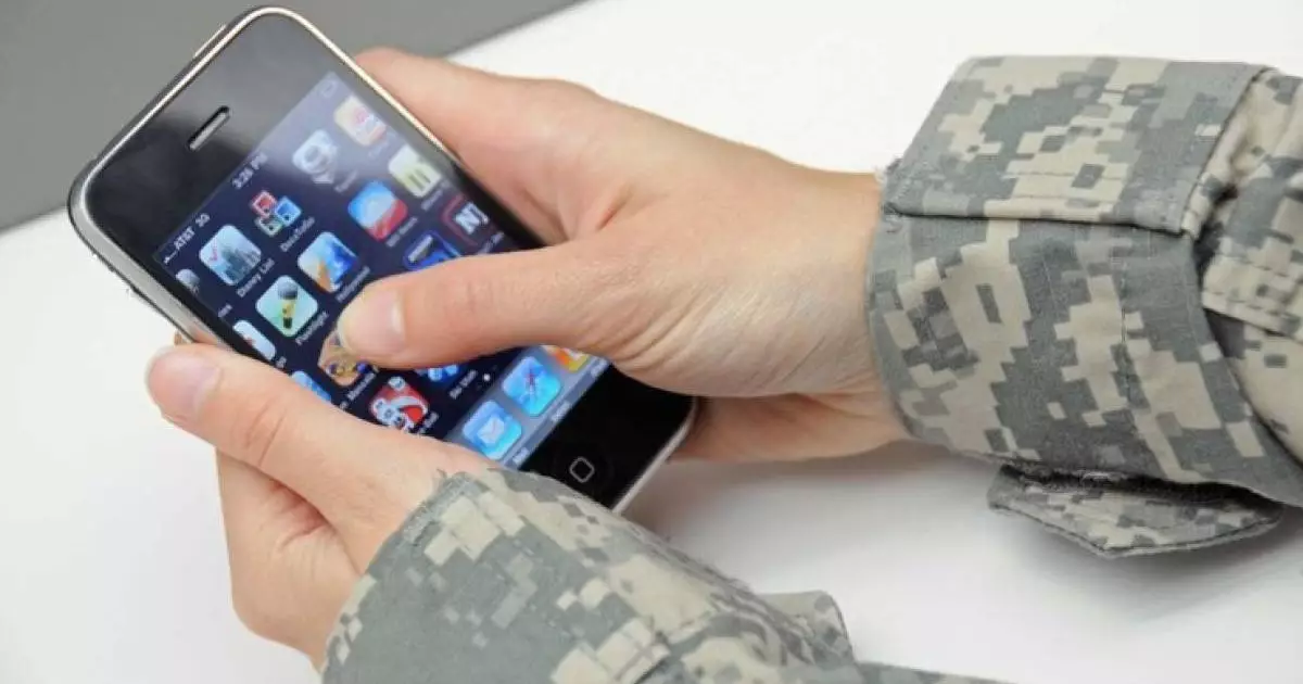  В армии Казахстана разрешили пользоваться смартфонами 