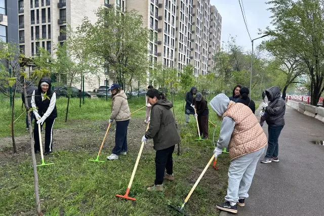 Төле би мен Райымбек көшелері аралығында Үлкен Алматы өзенінің жағалауы тазартылды