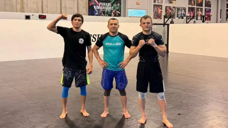 "Хотим повторить нокаут, как с Катоной". Тренер Бекзата Алмахана - о плане на бой в UFC Баку