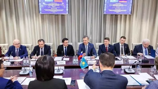 Транзитный хаб за 14 млрд и флагманские школы появятся в Подмосковье и Казахстане.