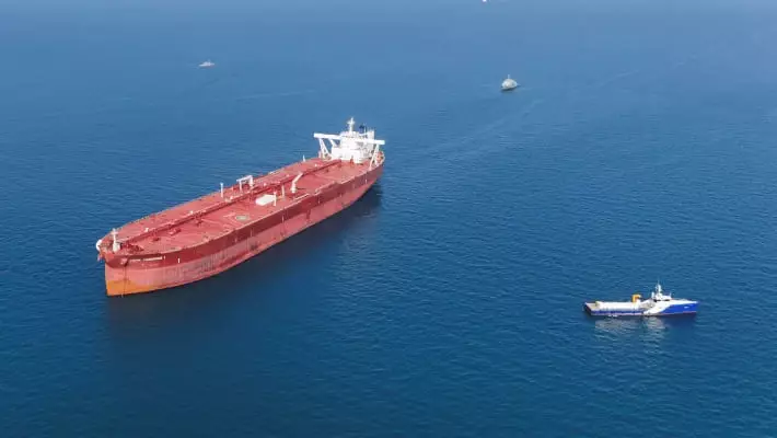 Торговые суда сообщили об обстреле при попытке пройти Ормузский пролив