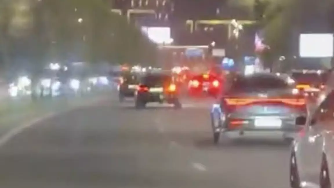 Алматыда Әл-Фараби даңғылында қауіпті жарыс ұйымдастырған жүргізушілер жазаланды