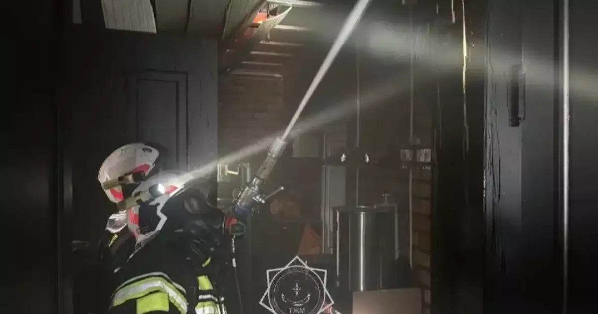  Шымкентте дәмхана өртеніп, құтқарушылар жойқын жарылыстың алдын алды 