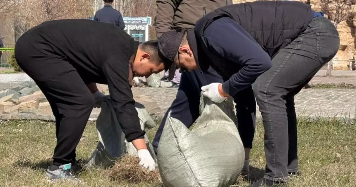  `Таза Қазақстан`: Астанада бір күнде 100 тоннадан қоқыс жиналды 