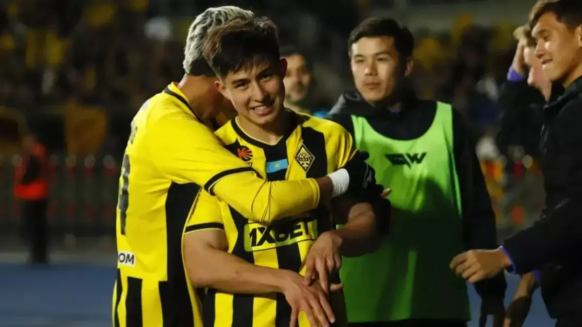 «Кайрат» победил «Каспий» и вышел в лидеры чемпионата Казахстана