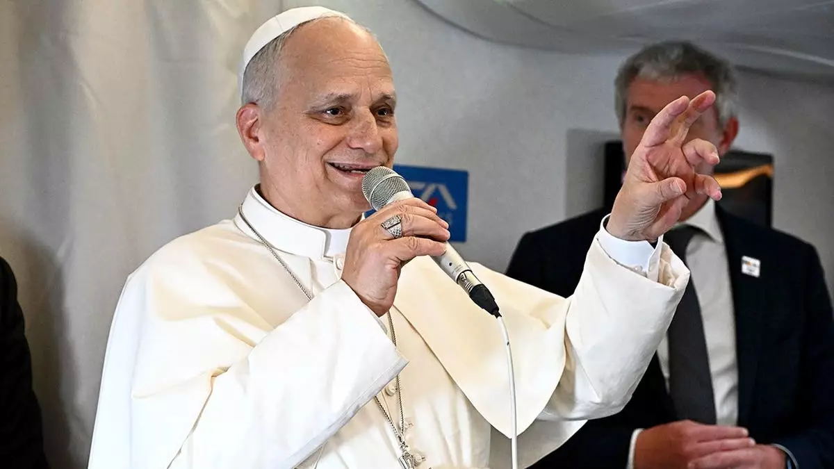 Папа Лев заявил, что его слова о мире, "опустошаемом горсткой тиранов", не были направлены на Трампа, сообщает пресса.