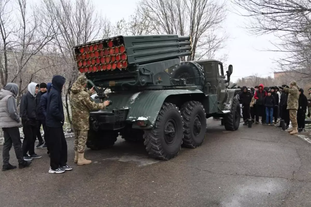 Әскер - өмір мектебі: 15 мыңнан астам қазақстандық әскери бөлімдерде болды
