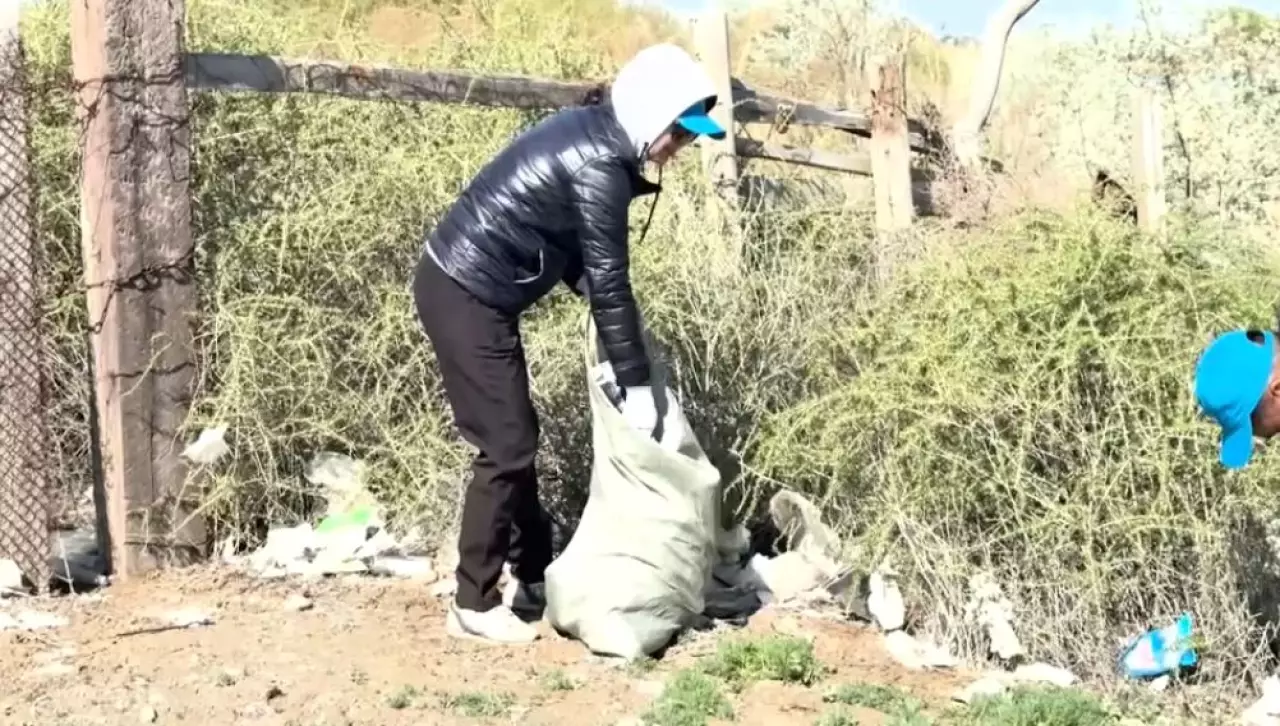 Сырдария өзенінен 1,3 тонна қоқыс жиналды