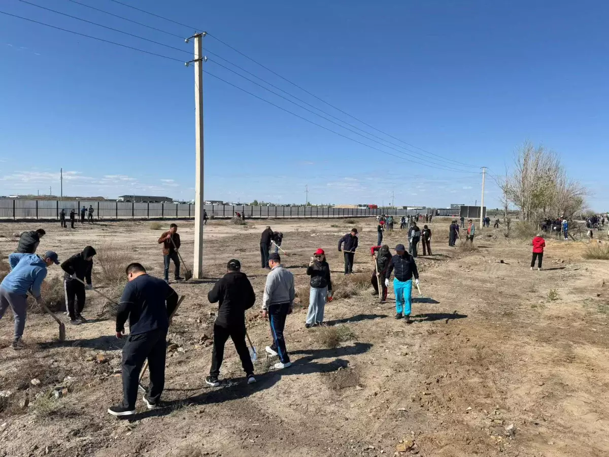 «Тағзым орны таза болсын»: Қызылордада киелі орындармен көпшілік зират ететін аймақтар көгалдандырылды