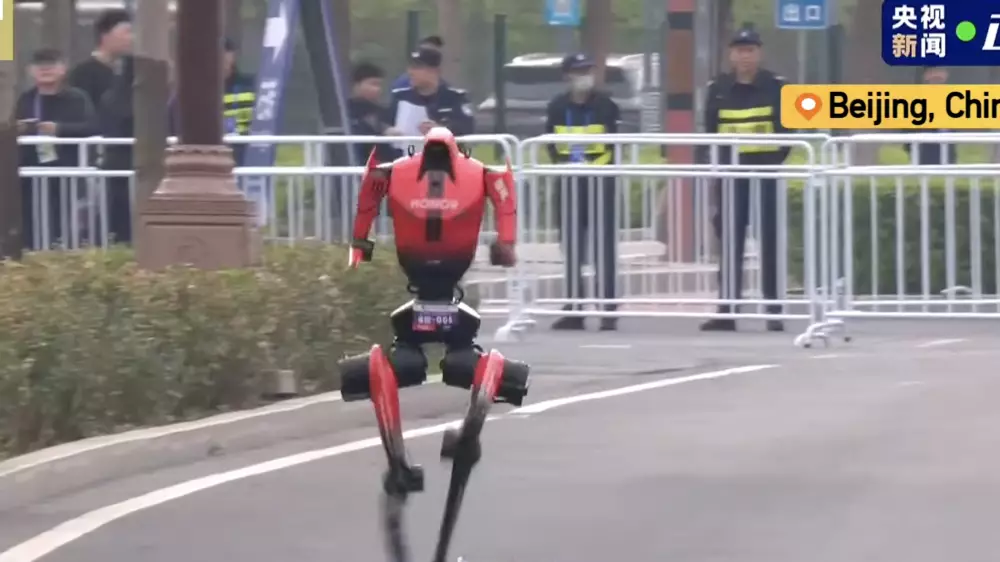 Бейжіңдегі жартылай марафонда роботтар алғаш рет адамдарды басып озды