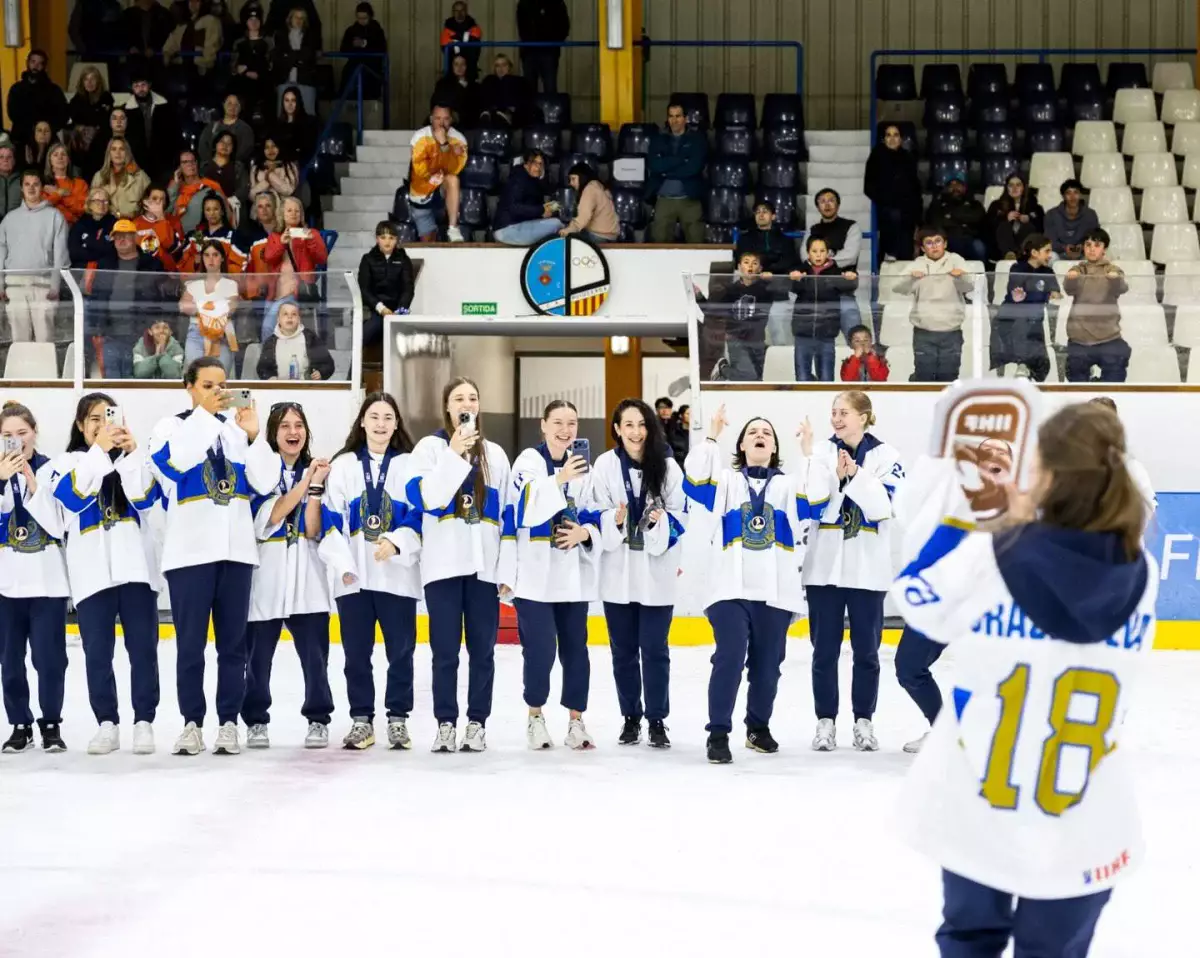 Шайбалы хоккейден әлем чемпионаты: Қазақстан әйелдер құрамасы үздік үштікке енді