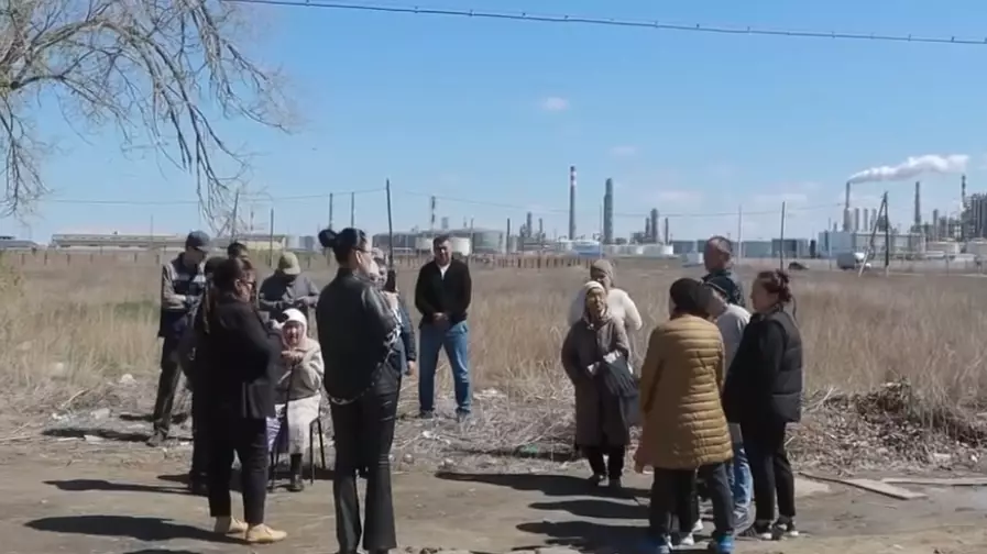 «Зауыт улап жатыр… Ауру болдық…»: Атырау облысы тұрғындары талаптарын айтты (ВИДЕО)