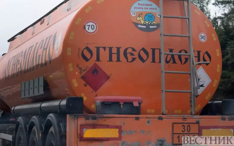 Казахстан продлит запрет на вывоз нефтепродуктов.