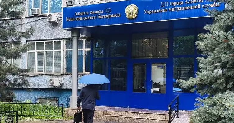 Получить вид на жительство в Казахстане украинцам стало гораздо сложнее.