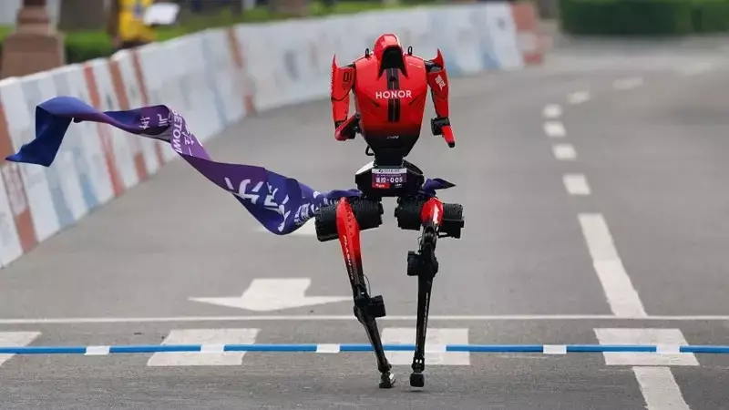 Қытайда робот жартылай марафонда адам рекордын жаңартты