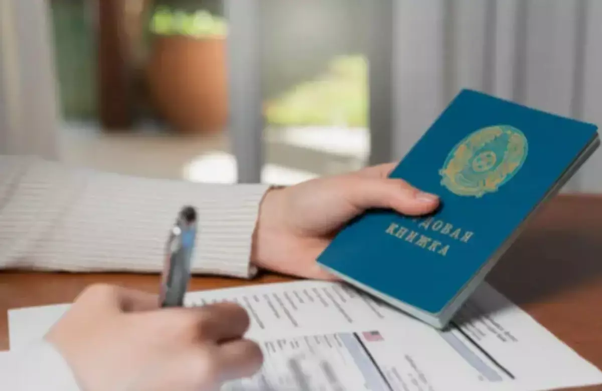 Сколько лет трудового стажа до 1998 года обеспечит максимальную пенсию женщинам в Казахстане - новости на Lada.kz 19.04.2026