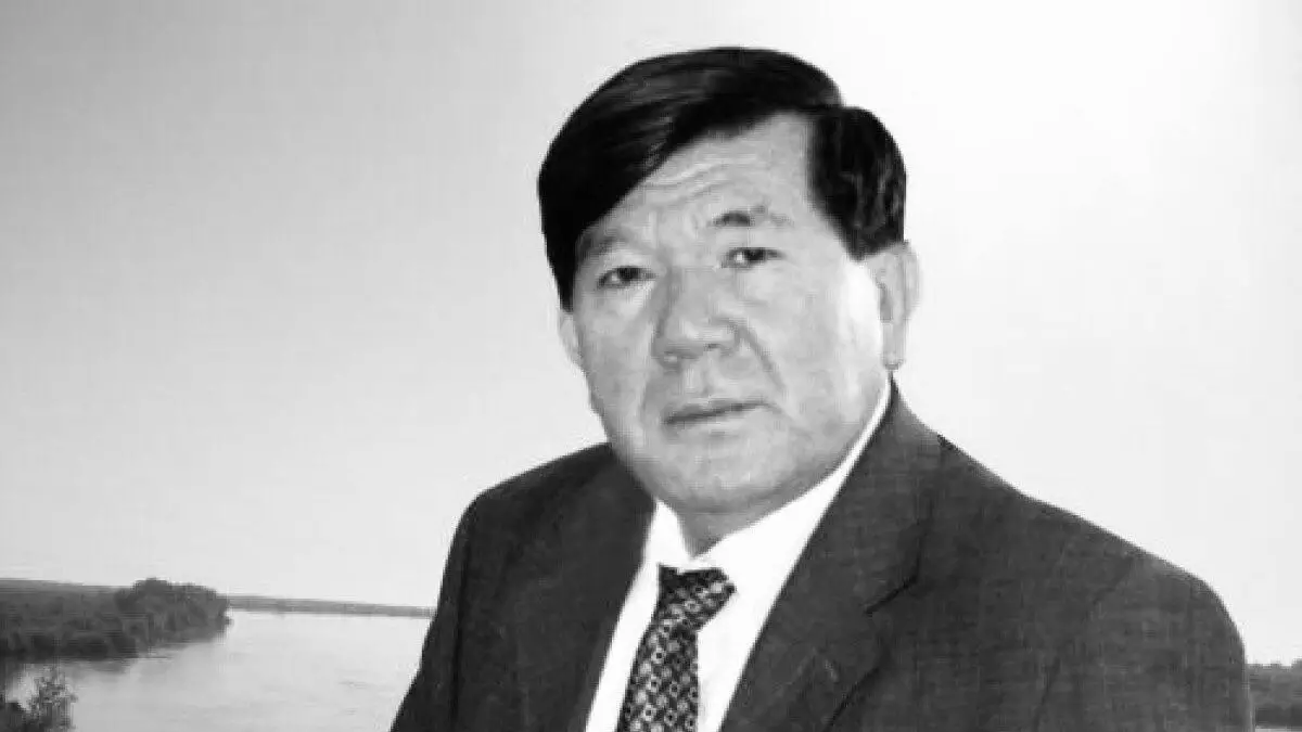 Скончался известный казахский поэт Мухтар Шаханов