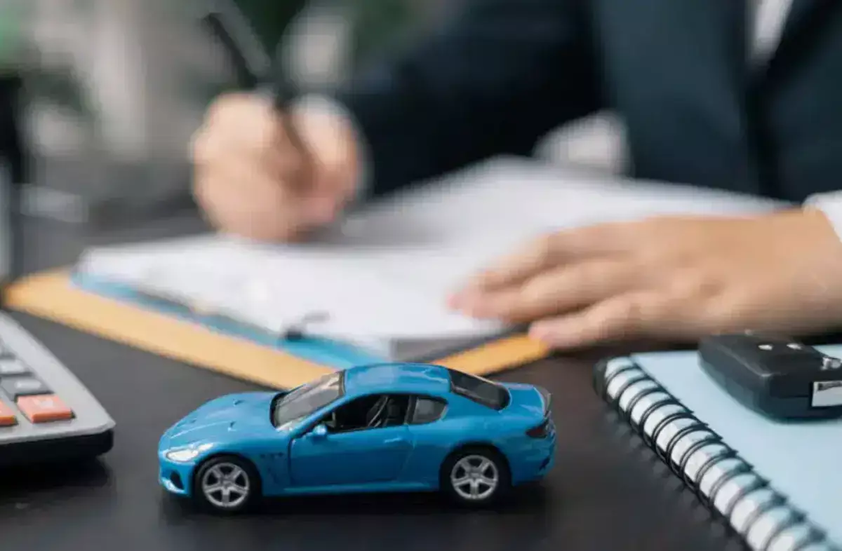 Казахстанцам запретили покупать автостраховку через посредников - новости на Lada.kz 19.04.2026