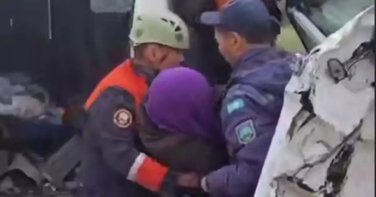  Жетісу облысында жол апаты салдарынан ер адам көлікте қысылып қалған 