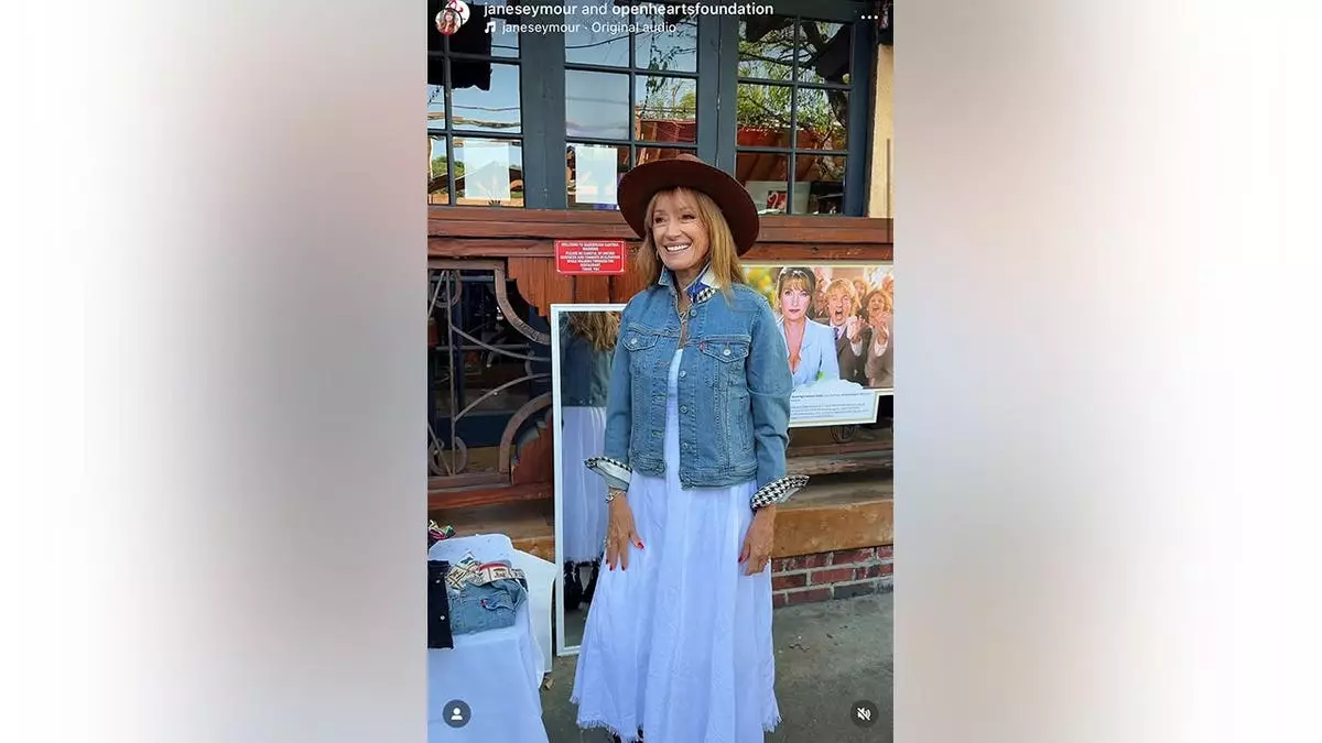 Джейн Сеймур продолжает празднование своего 75-летия с коллегами по сериалу "Доктор Куинн, женщина-врач".