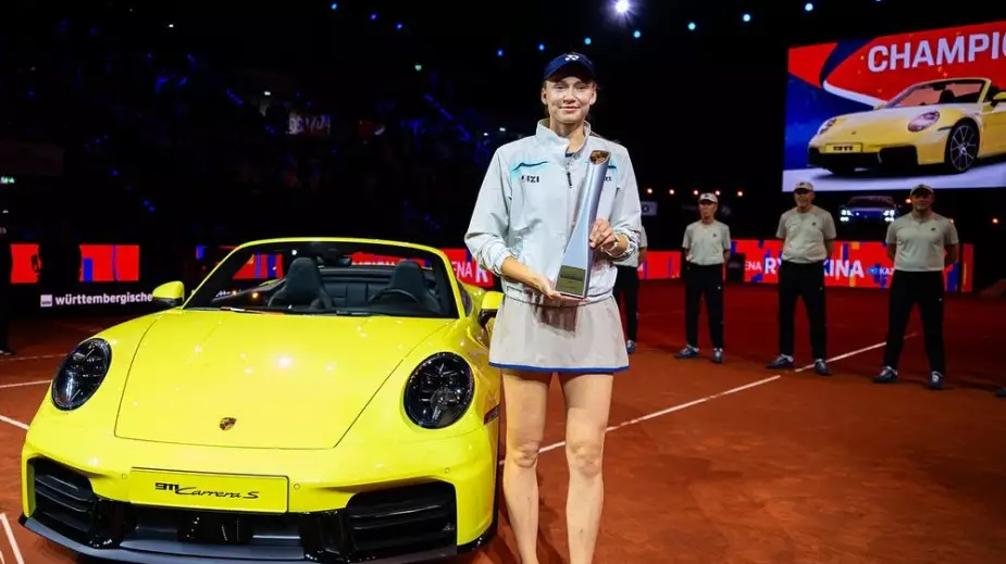 Елена Рыбакина рассказала, что будет делать с новым Porsche после победы на WTA 500 в Штутгарте (ВИДЕО)