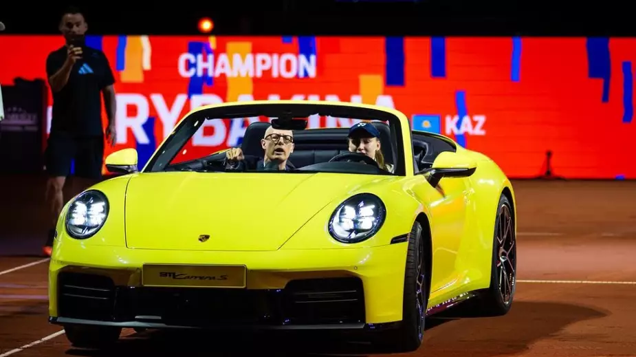 Что за автомобили Porsche теперь в гараже у Рыбакиной?