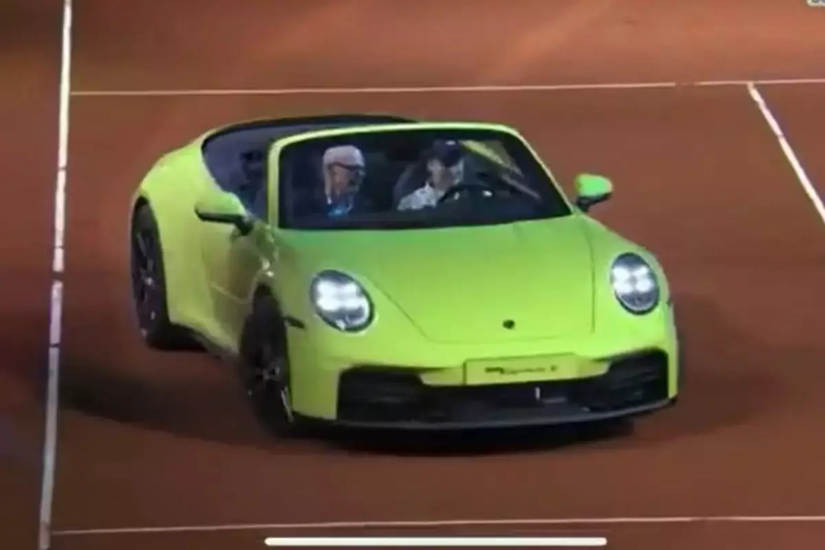 Рыбакина Штутгарттағы жеңісі үшін Porsche Carrera көлігін және 88 миллион теңге алды