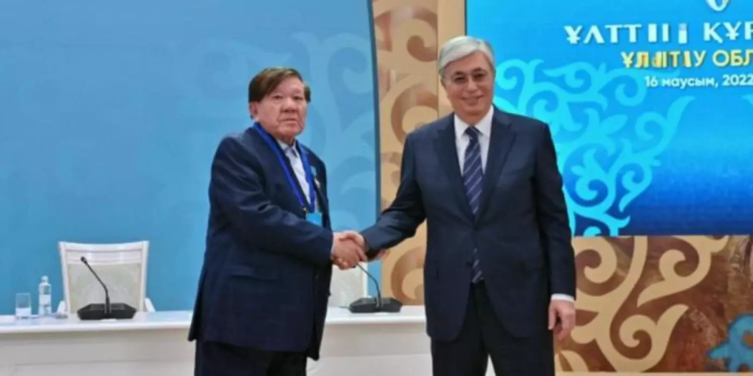 Мұхтар Шахановтың жары Тоқаевқа ақынның соңғы аманатын жеткізді