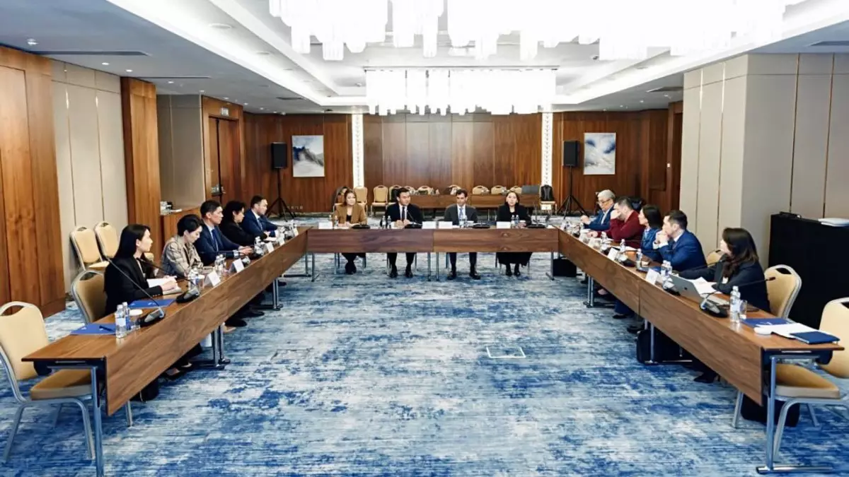 Эксперты позитивно оценивают инициативу создания новой партии "Әділет"