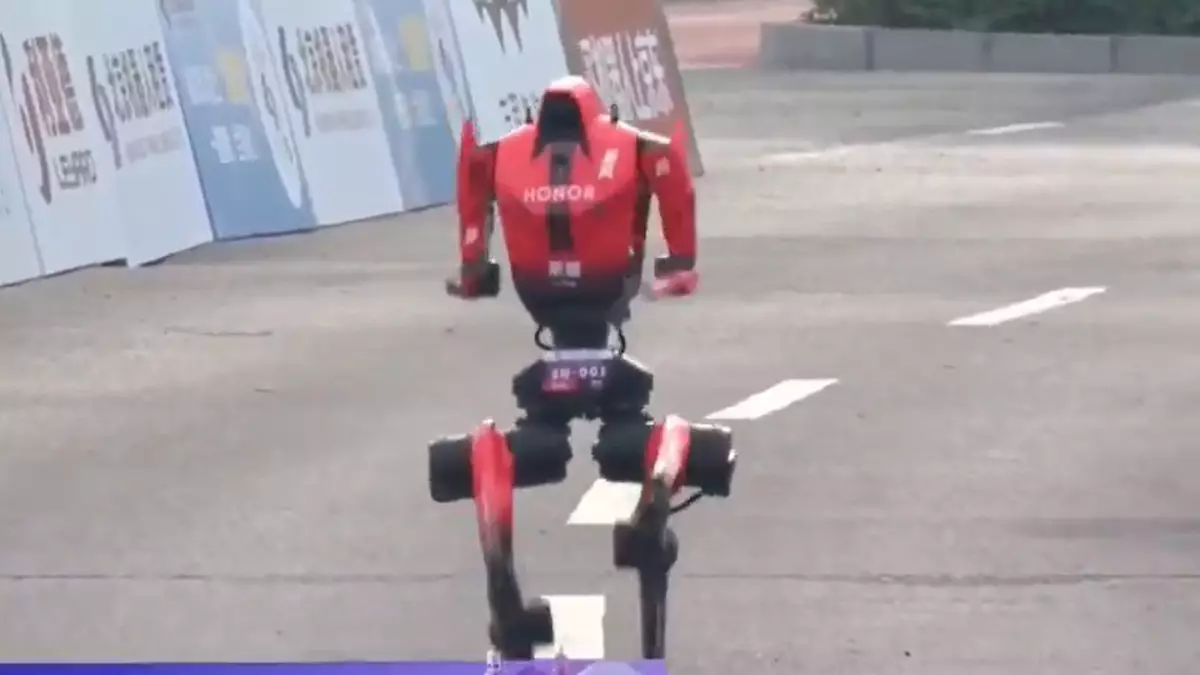 В Пекине робот пробежал марафон быстрее человека