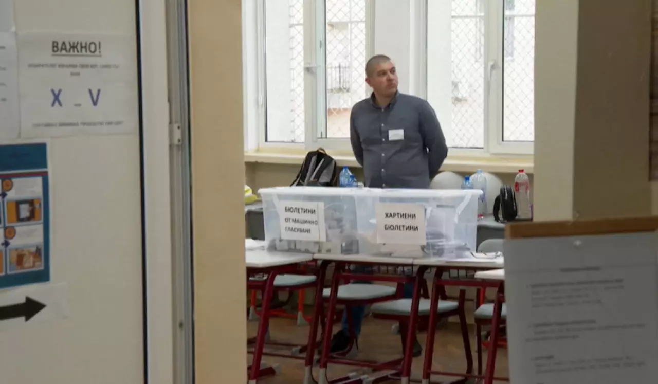 Завершилось голосование на досрочных парламентских выборах в Болгарии