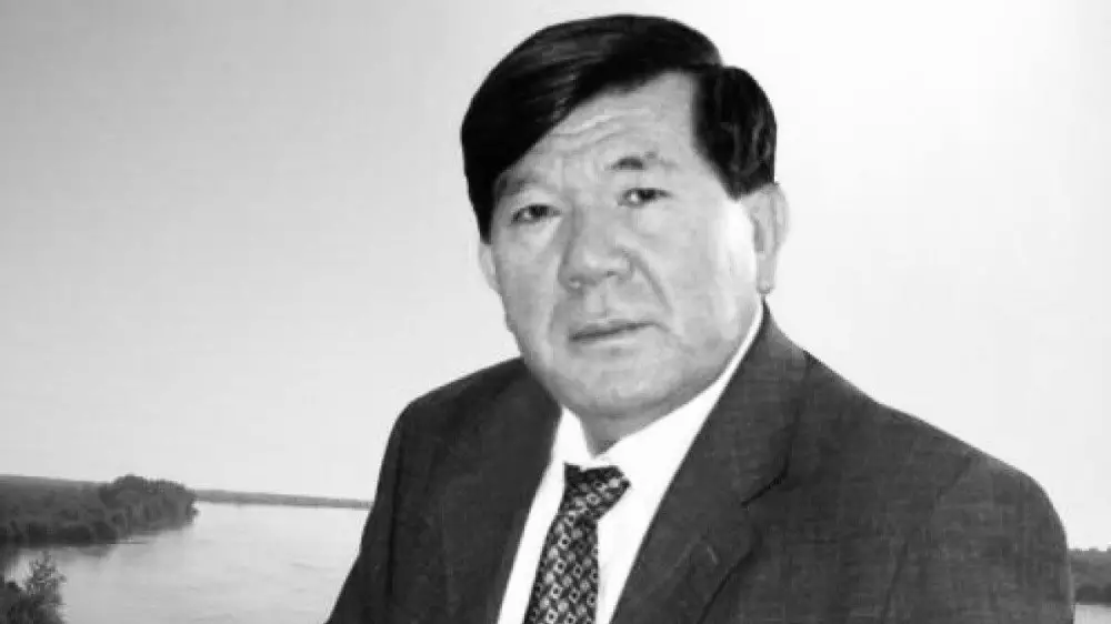 Токаев выразил соболезнования родным Мухтара Шаханова