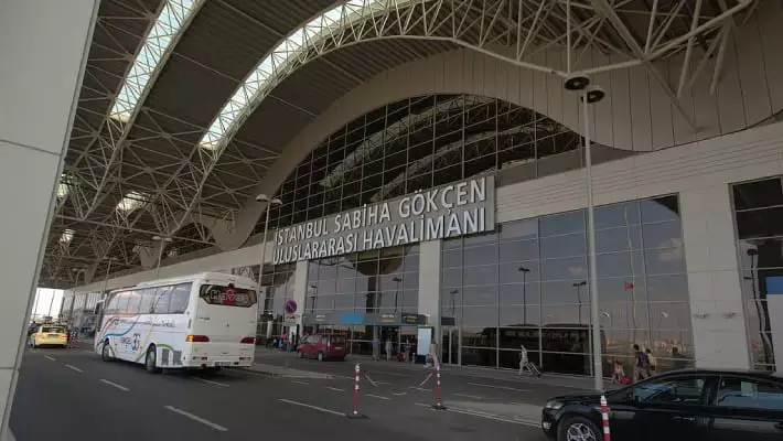 Узбекские паломники застряли в аэропорту Стамбула из-за проблем с туроператорами