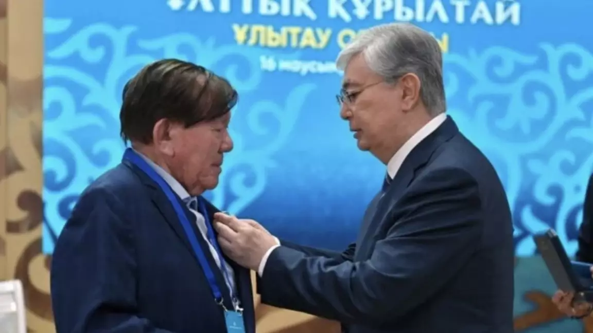 Тоқаев Шахановтың отбасына көңіл айтты