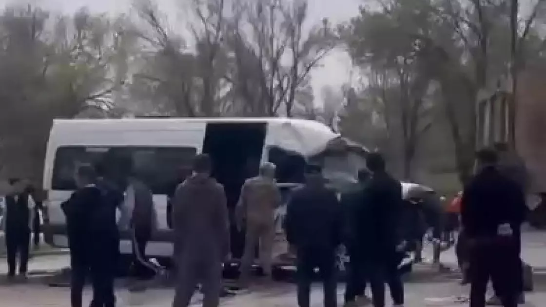 Алматы-Өскемен тасжолында жол апаты болып, 11 адам ауруханаға түсті 