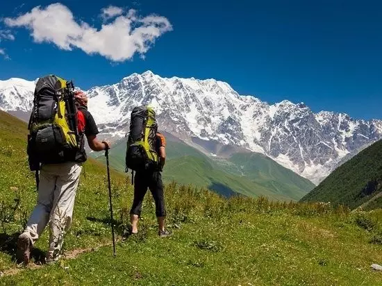 Число туристических поездок в Казахстане в 2025 году приблизилось к 11,8 млн