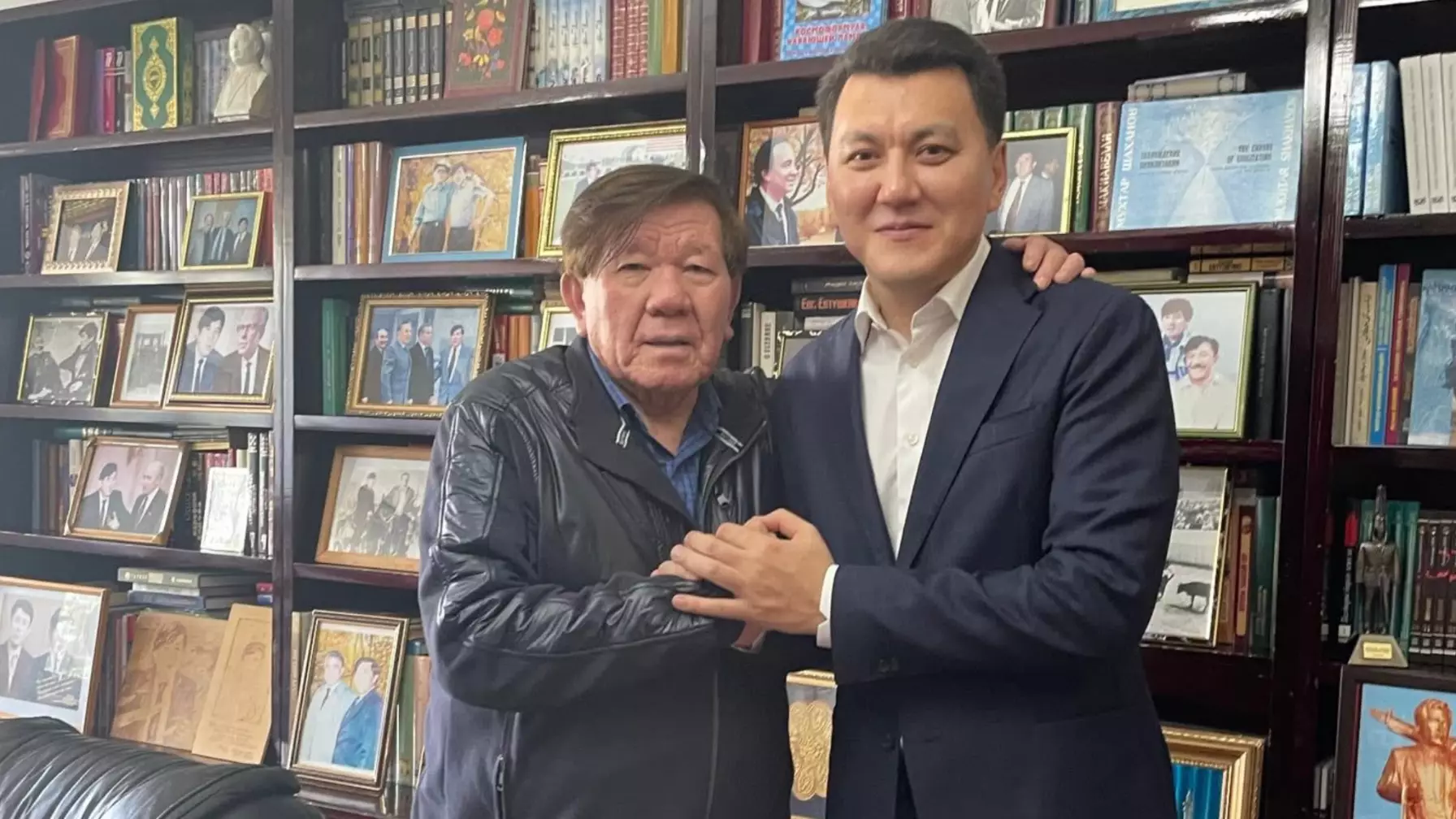 «Көзі тірісінде-ақ есімін ел тарихына алтын әріптермен жазды»: Ерлан Қарин Мұхтар Шахановтың отбасына көңіл айтты