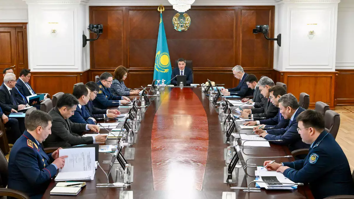«Заң мен Тәртіп»: Олжас Бектенов құқық бұзушылықтың алдын алуды күшейтуді тапсырды