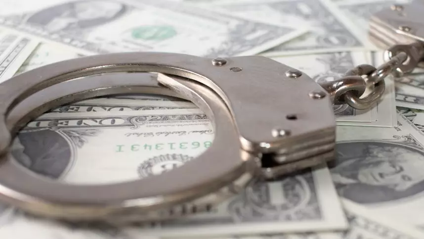 В ВКО задержали мужчину, находившегося в международном розыске за мошенничество