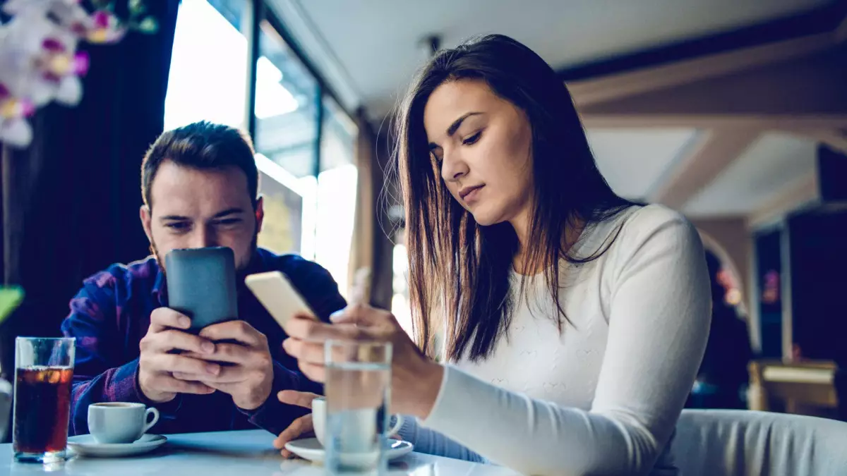 Күн сайын жүздеген сөз жоғалады: адамдар сөйлесуді ұмытып қалмай ма?