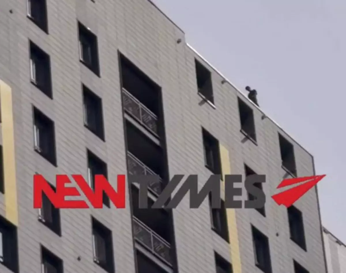 Студент пытался спрыгнуть с крыши ЖК в Астане, где ранее погибли трое детей