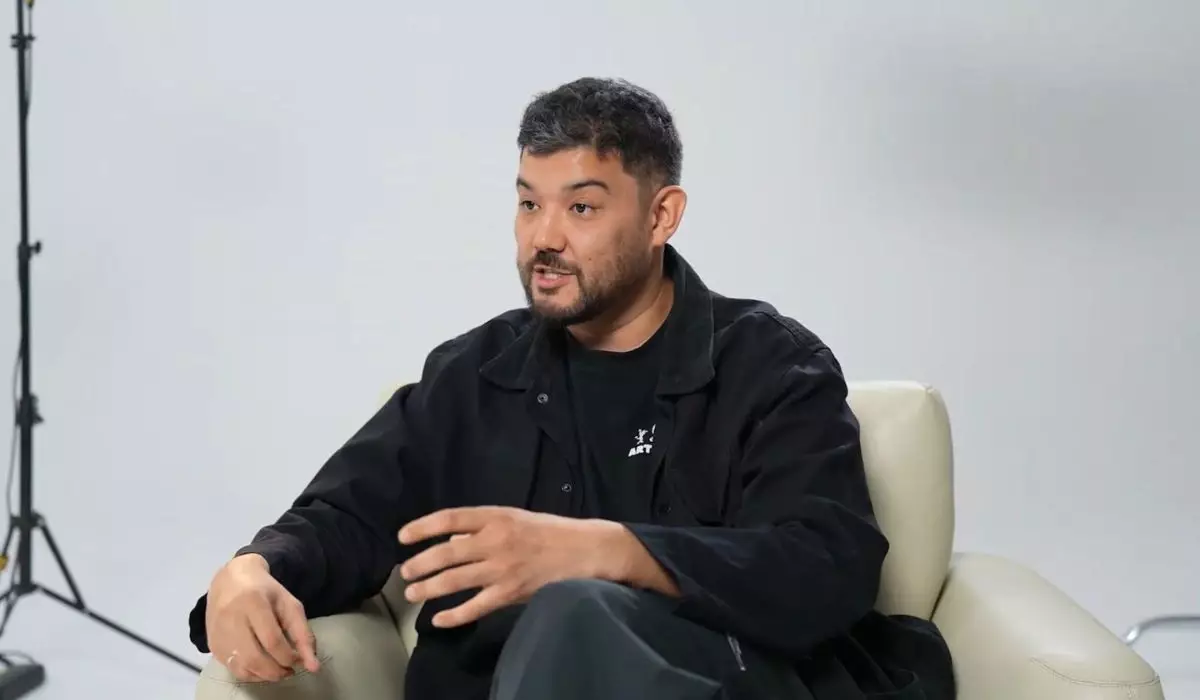 "Зорлаймын" деп қорқытқан": Режиссер Ерлан Нұрғалиев сөзі желіде дау тудырды