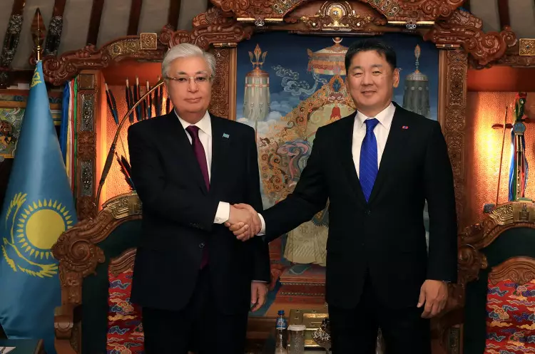 «Алпамыстың ұрпағы»: Қазақстанға Моңғолия президенті келді