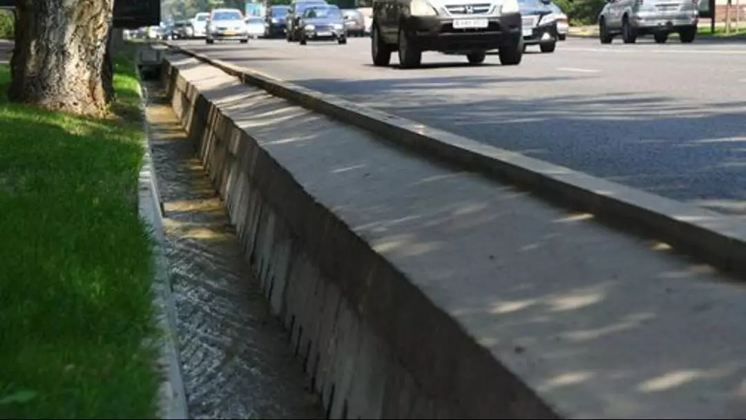 Тело мужчины обнаружили в арыке в Алматы: полиция начала расследование