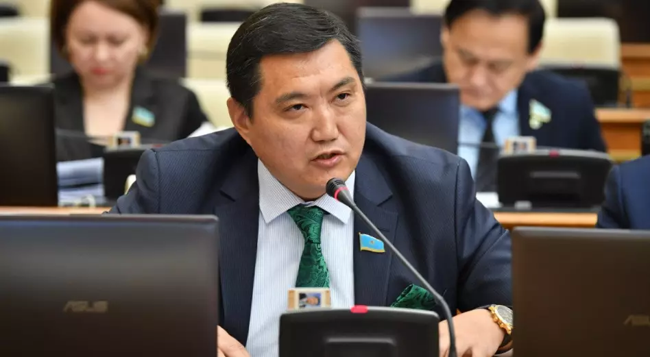 Бір телефонмен тіркелген екі компания қалайша миллиардтаған тендерді ұтып жүр?