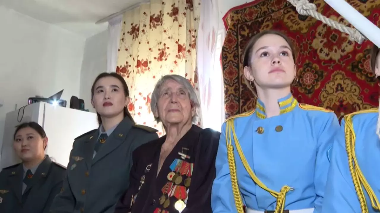 Гвардейцы Восточного Казахстана взяли шефство над ветеранами