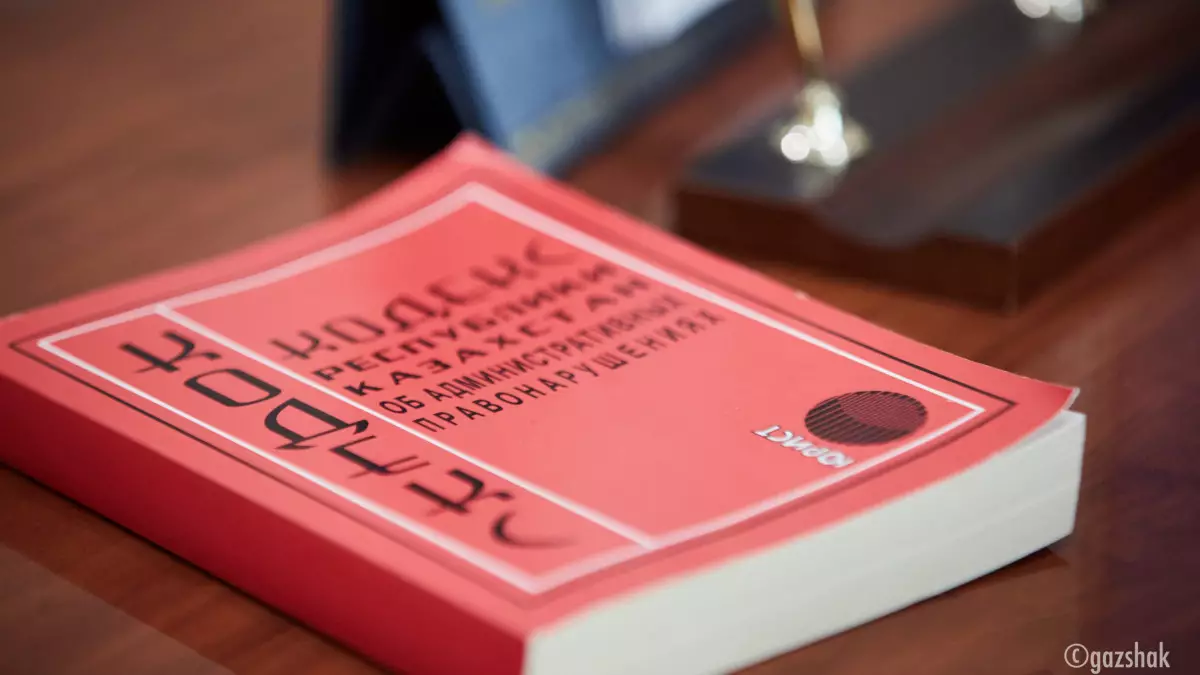 Семейде ер адам жасөспірім қыздарды зорлаймын деп қорқытқан