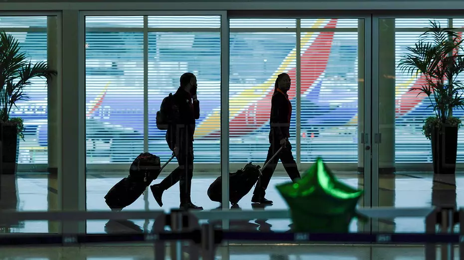 Взлетающие цены на авиатопливо грозят повышением стоимости летних путешествий.